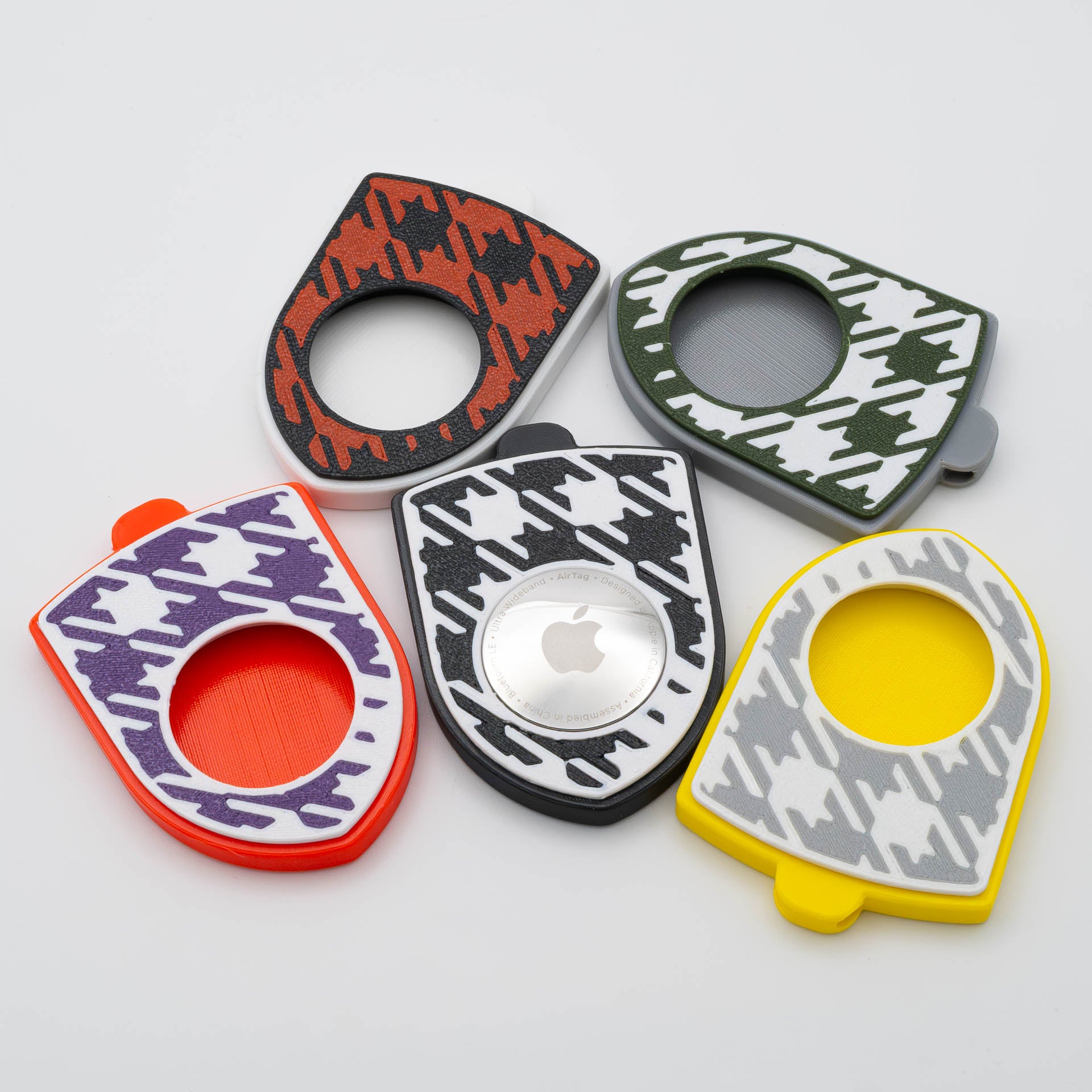 Keychain for Porsche Fans with AirTag compatible Holder – Crest Shape & Pepita