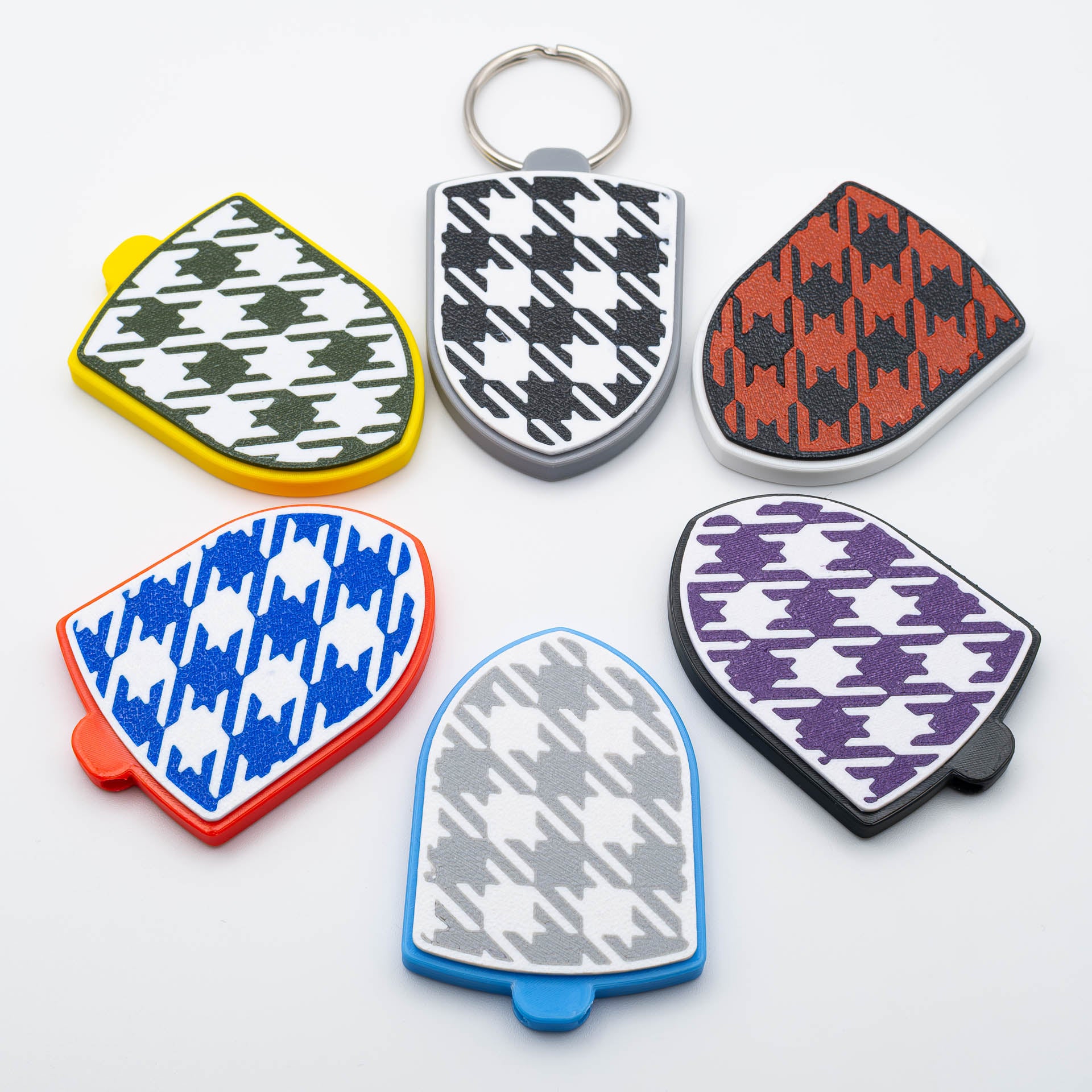 Keychain for Porsche Fans – Crest Shape & Pepita