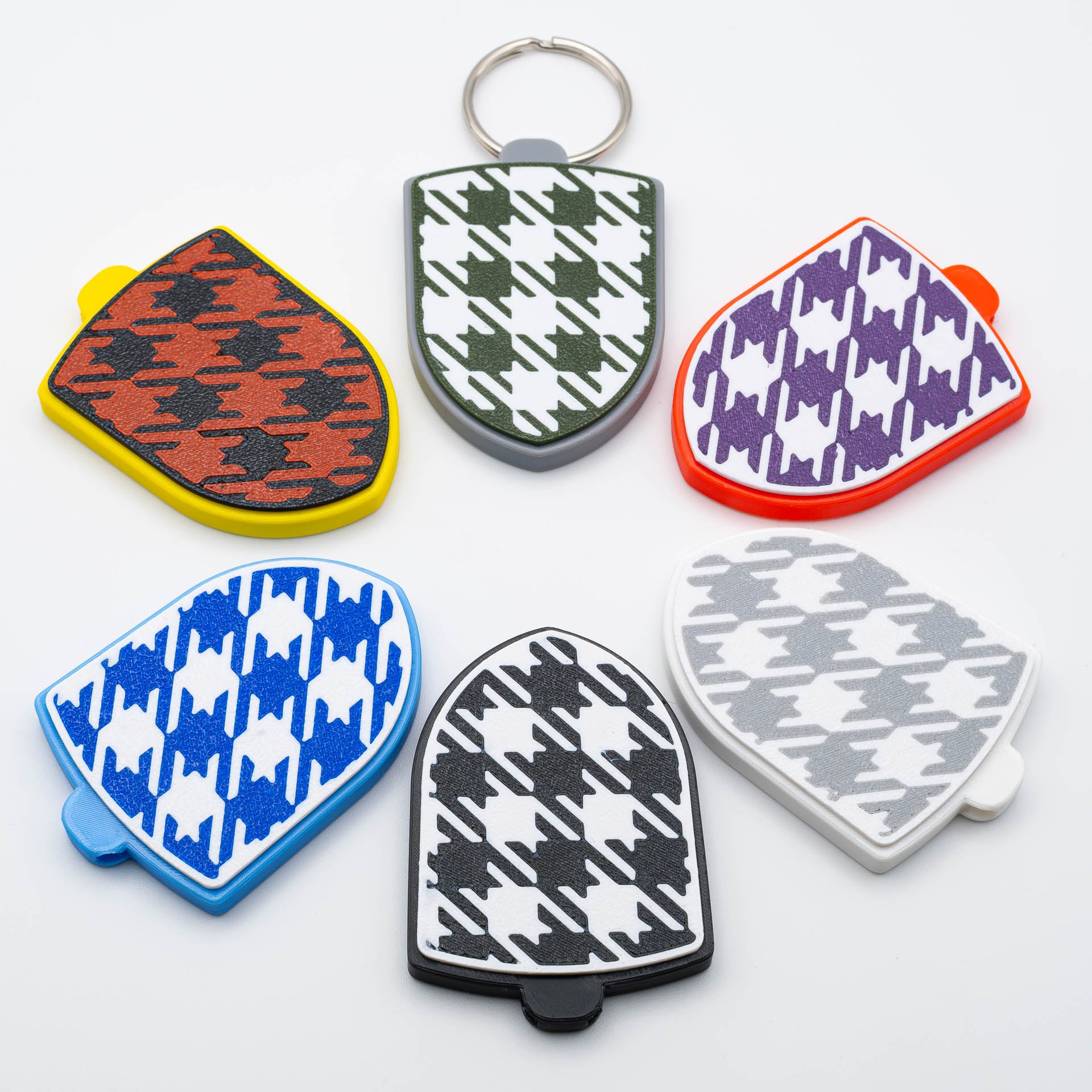 Keychain for Porsche Fans – Crest Shape & Pepita
