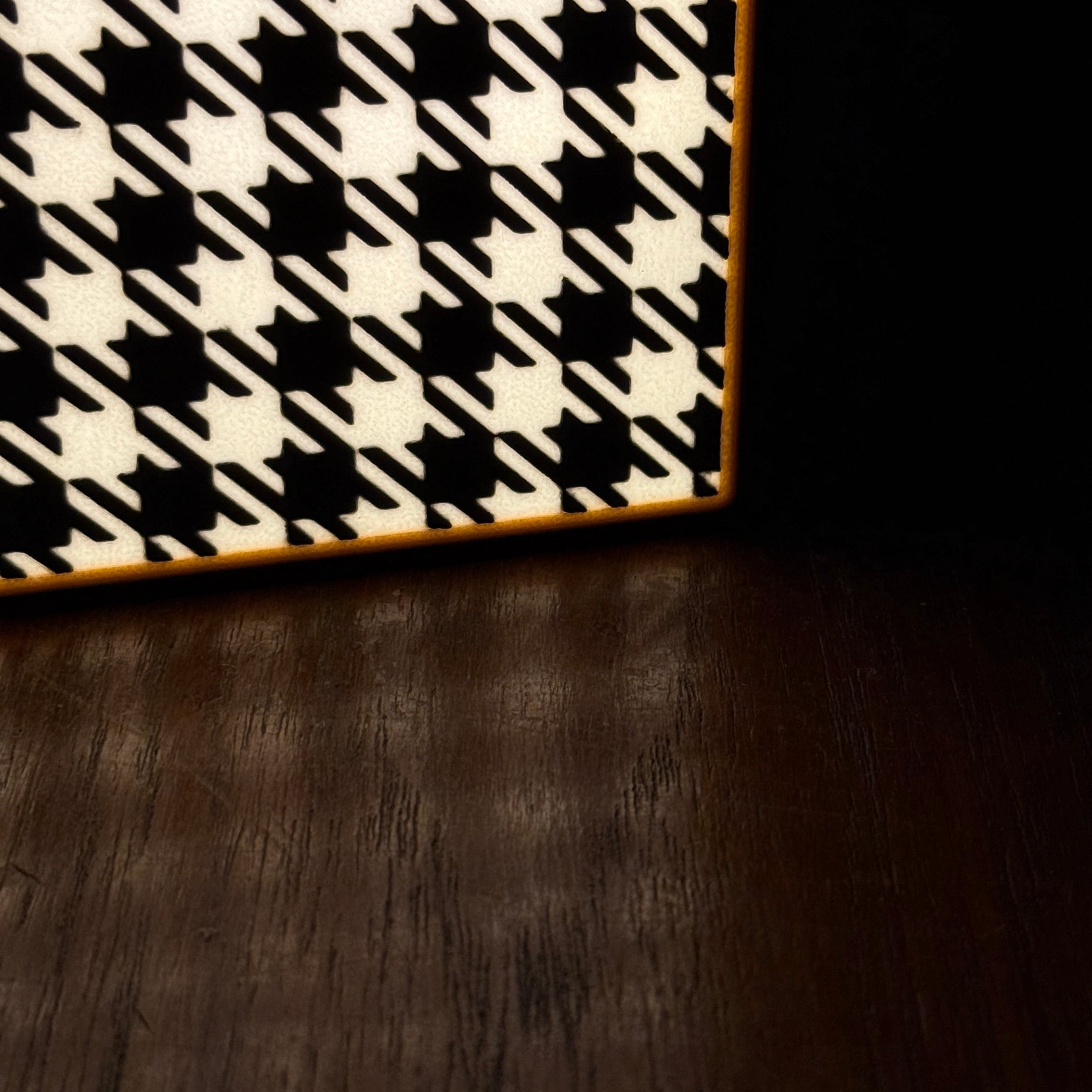 USB powered Pepita lamp for nightstand or office desk