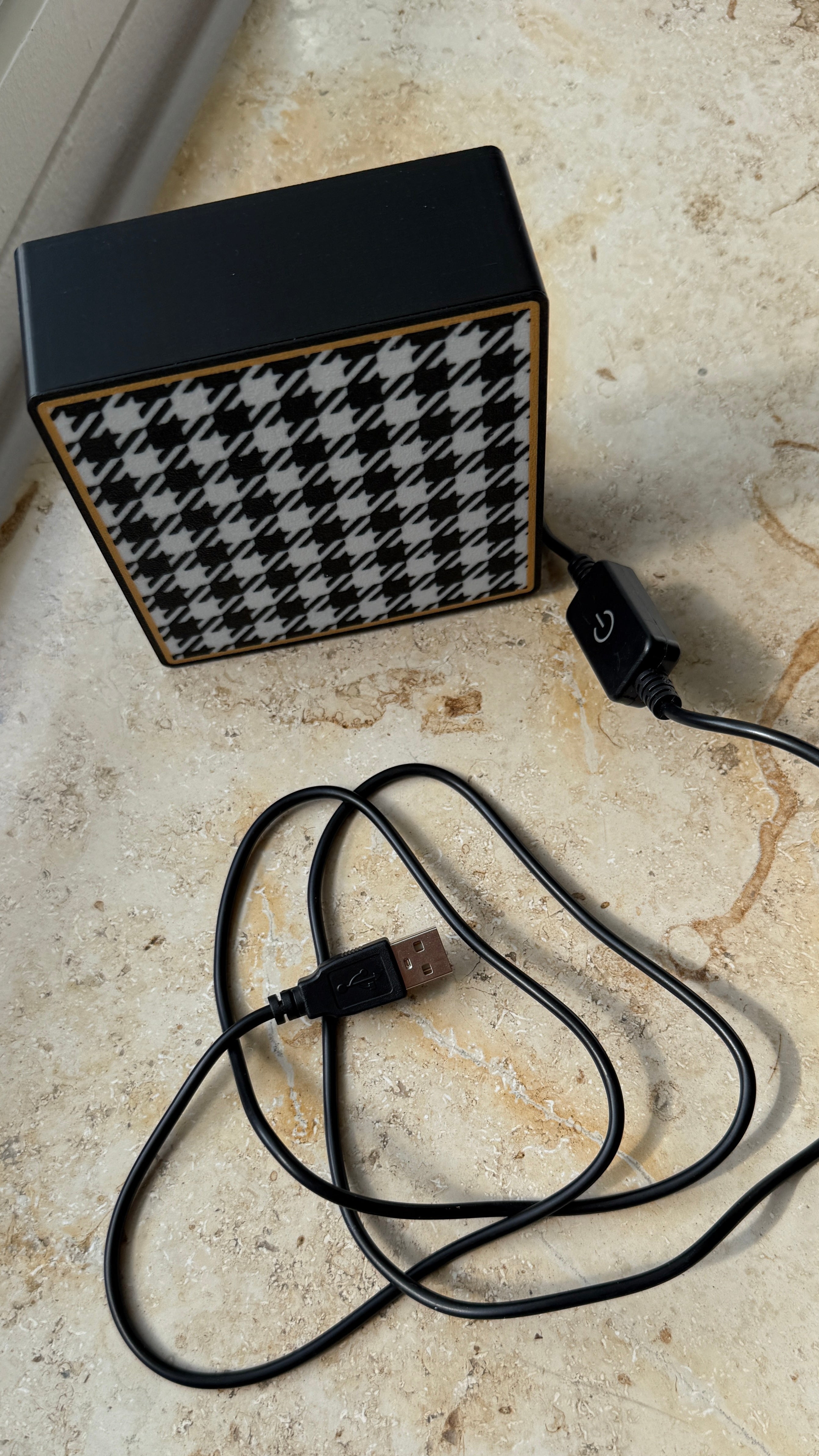 overview Stylish car culture desk lamp with Pepita houndstooth pattern